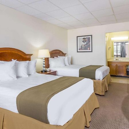 Days Inn By Wyndham Bedford Kültér fotó