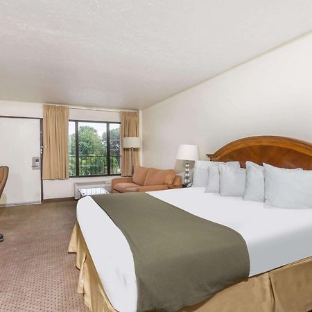 Days Inn By Wyndham Bedford Kültér fotó