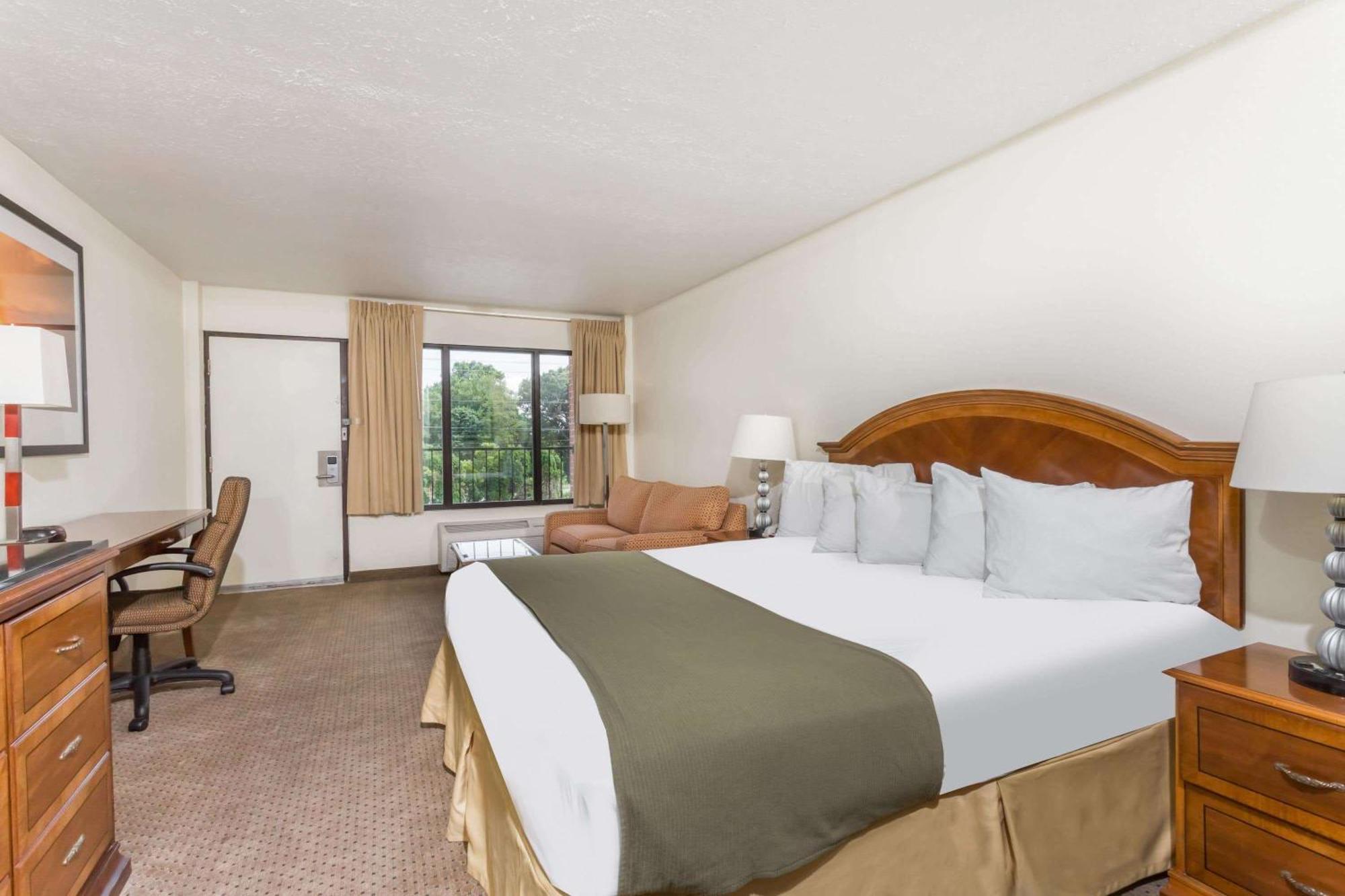 Days Inn By Wyndham Bedford Kültér fotó